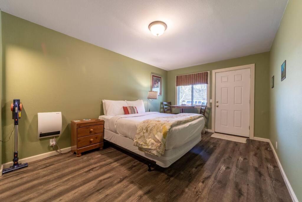 Elk Meadow Cabins 15B Lady Bird - Single Room Orick Exterior photo
